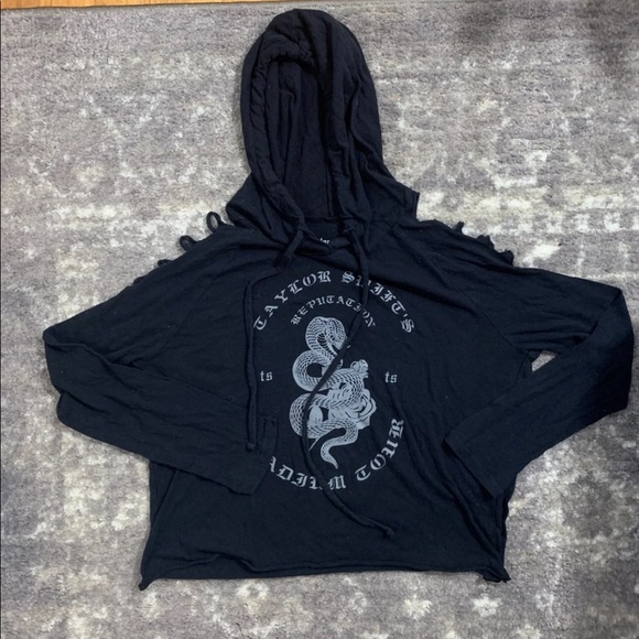 Taylor Swift Reputation Tour Merchandise - Picture 3 of 8